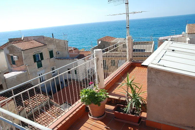 Hotel La Giara تْشيفالو