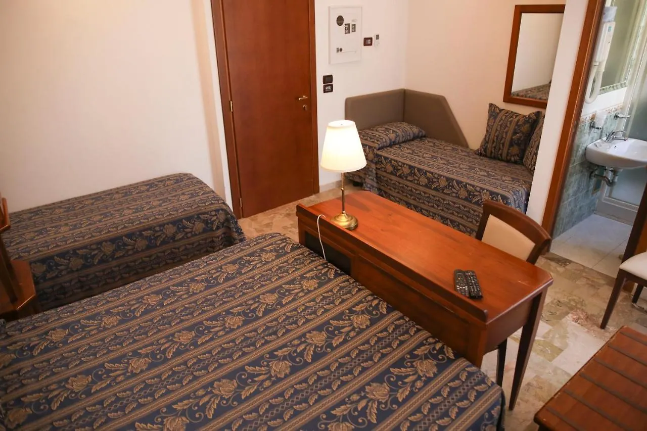 Hotel La Giara Cefalù 3*,