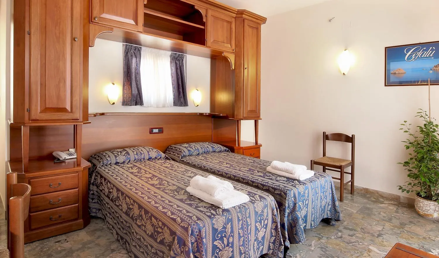 Hotel La Giara Cefalù 3*,
