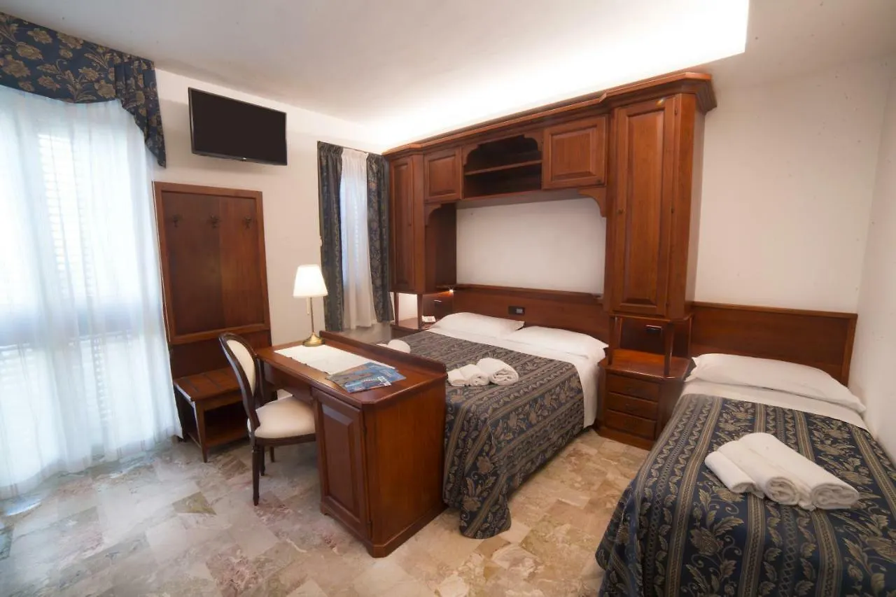 Hotel La Giara Cefalù 3*,
